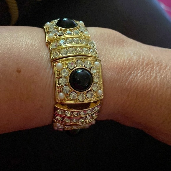 Amrita Singh Emma Stretch Cuff Jet Black.Jet black beads with crystal/pearls.NWT - Picture 2 of 9